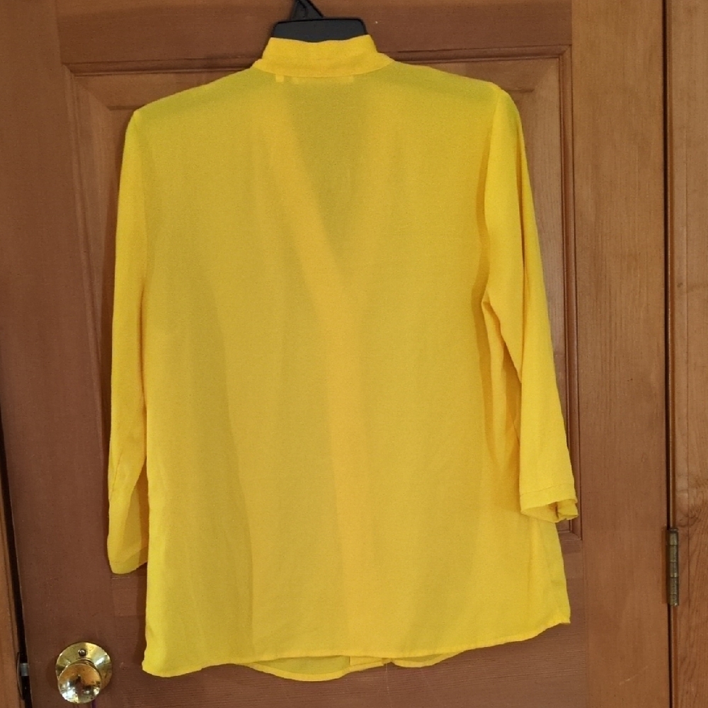 Violet & Claire Vibrant Yellow V-neck 3/4 Sleeve Transitional Tunic Blouse - Picture 6 of 6